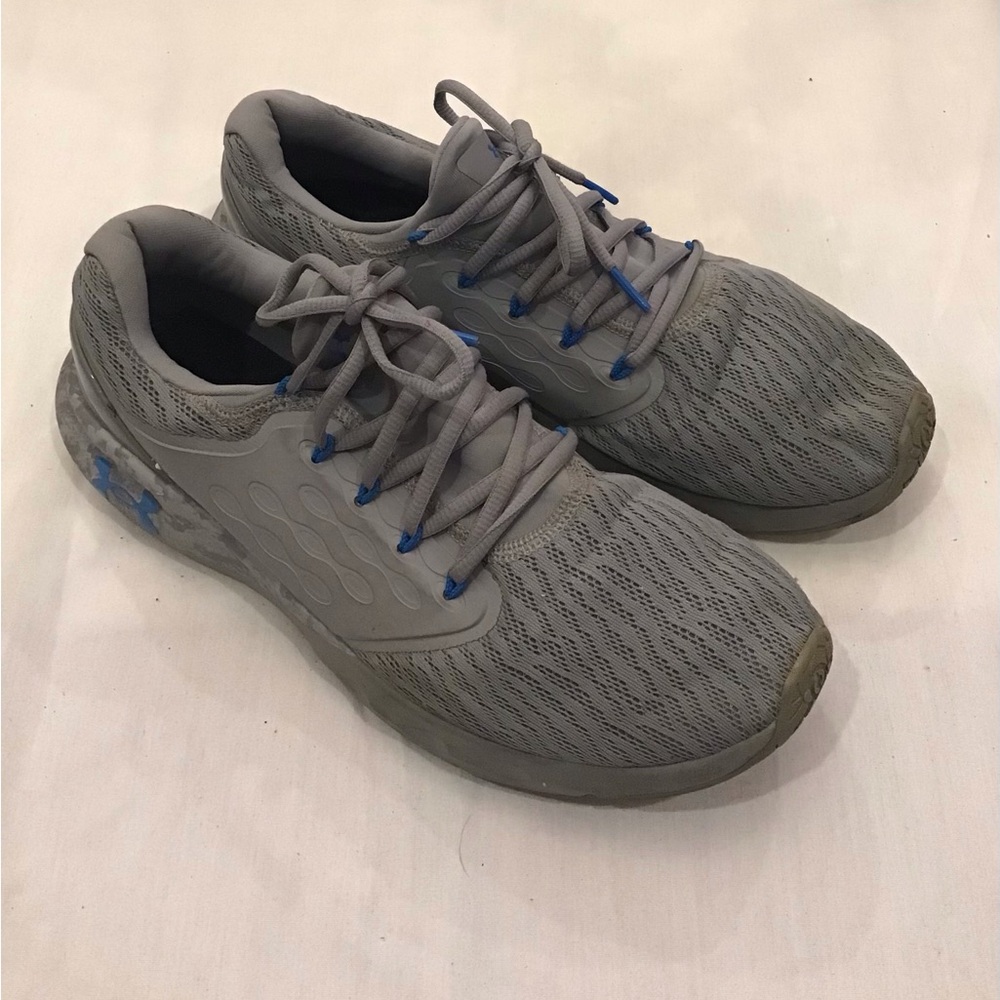 Men's Gray Athletic Sneakers with Blue Accents